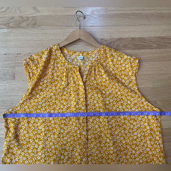 Old Navy Floral Sleeveless Button Up Blouse Size XL in Excellent Condition - Picture 6 of 7
